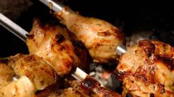 Csirke kebab: a legfinomabb és leglédúsabb pácok, hogy a hús puha maradjon
