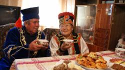 Sejarah teh Kalmyk (Jomba) dan resep terbaik pembuatannya