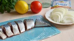 Canned mackerel na may mga gulay para sa taglamig