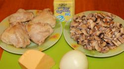 Жульен с курицей и грибами в сметанном соусе